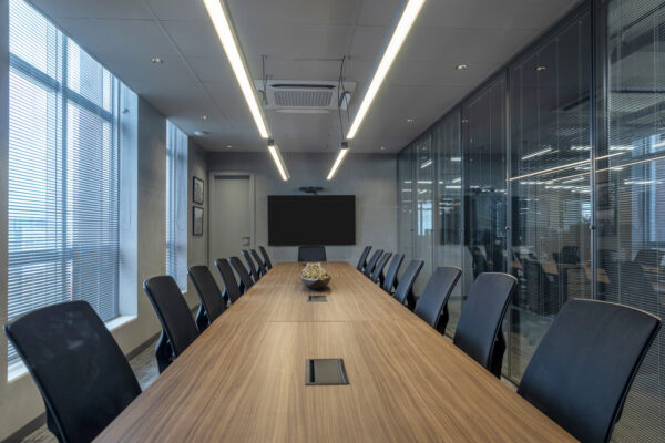 divisória de vidro com persiana